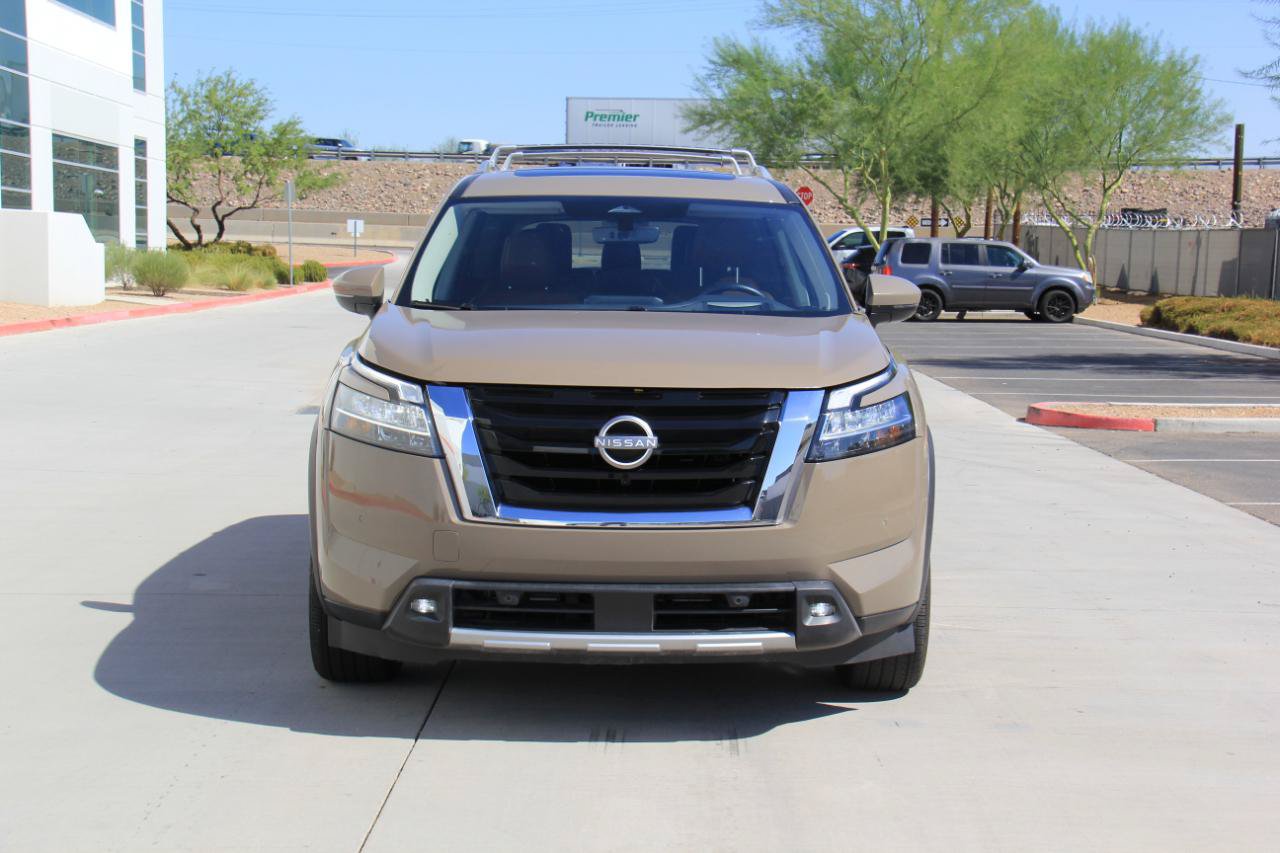 Used 2024 Nissan Pathfinder Platinum FWD image 2
