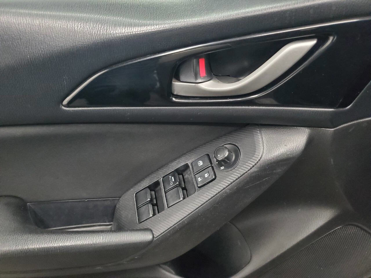 Used 2018 MAZDA MAZDA3 Sport w/ Preferred Equipment Package image 8