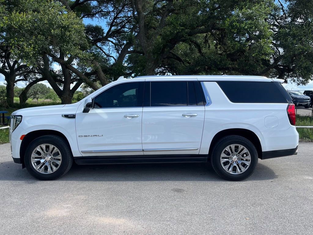 Used 2023 GMC Yukon XL Denali AWD/4WD image 8