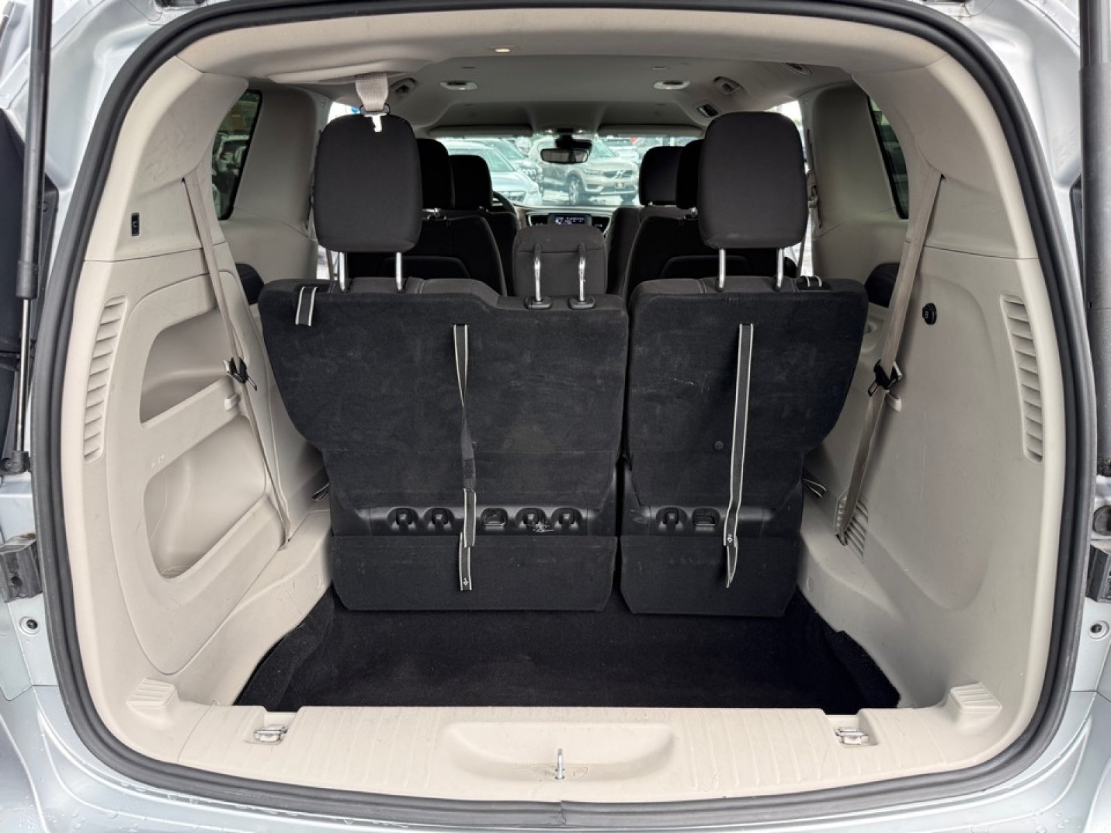 Used 2023 Chrysler Voyager LX FWD image 31