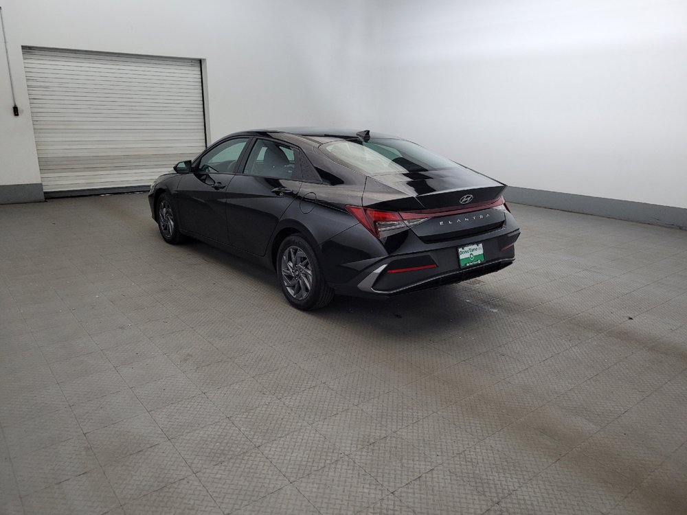Used 2024 Hyundai Elantra SEL FWD image 5