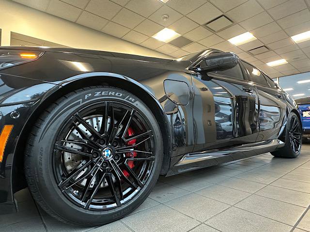 Used 2025 BMW M5 w/ Carbon Package image 10