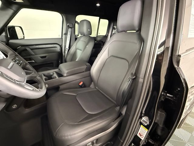 Used 2025 Land Rover Defender 130 X-Dynamic SE AWD/4WD image 6