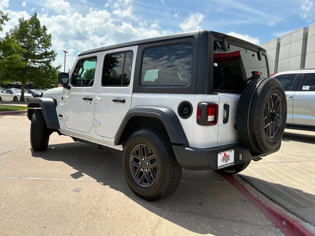 Used 2025 Jeep Wrangler Unlimited Sport AWD/4WD image 8