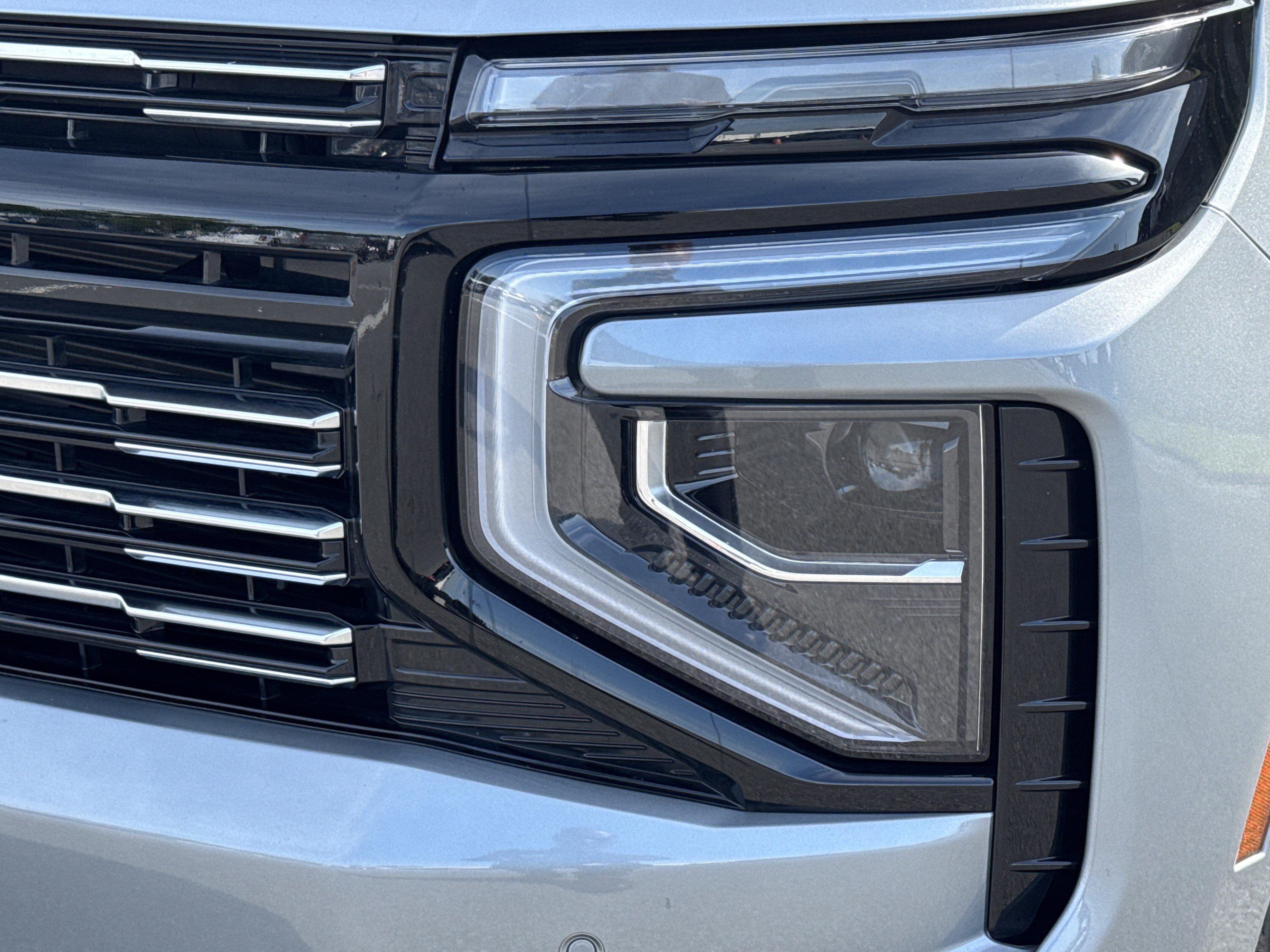 Used 2025 Chevrolet Tahoe High Country AWD/4WD image 6