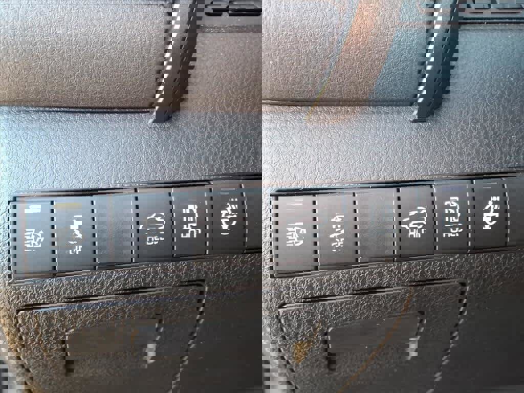 Used 2020 Toyota Camry XLE image 13