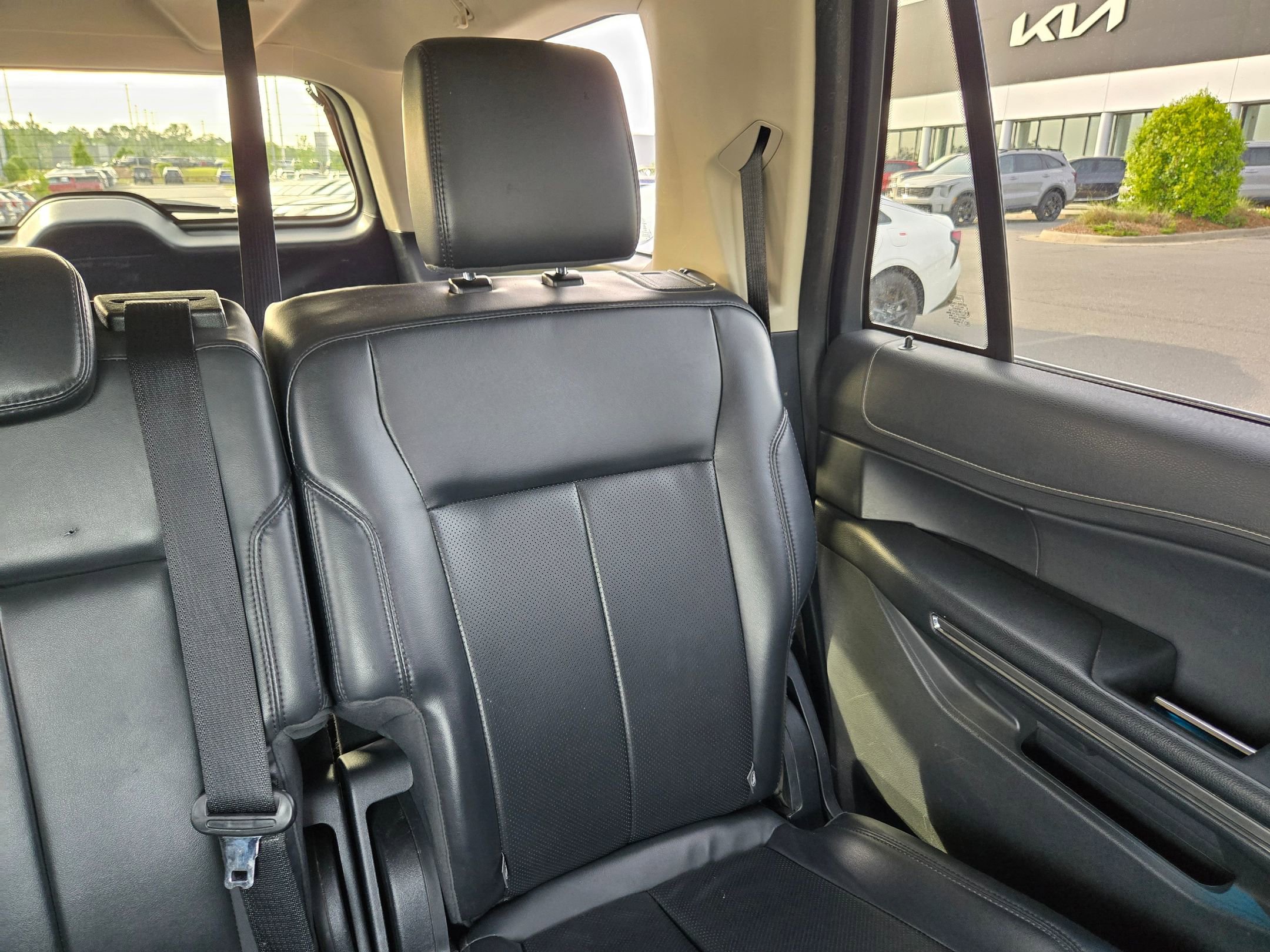 Used 2023 Ford Expedition Max XLT image 14