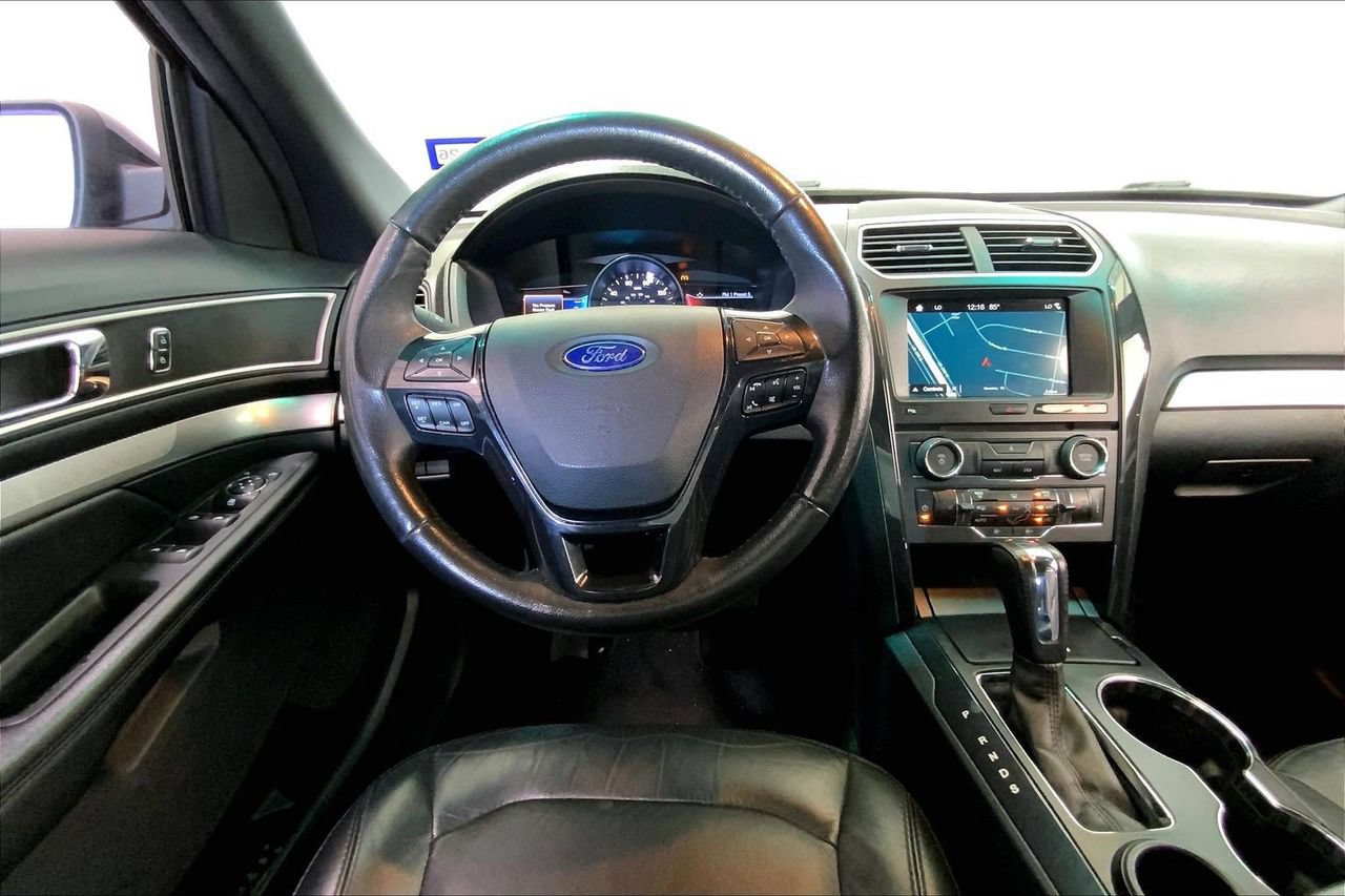 Used 2017 Ford Explorer XLT w/ Equipment Group 202A FWD image 14