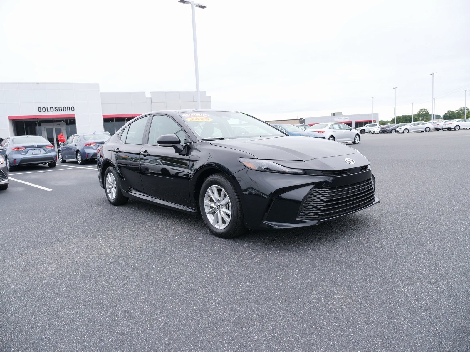 Used 2025 Toyota Camry LE image 10