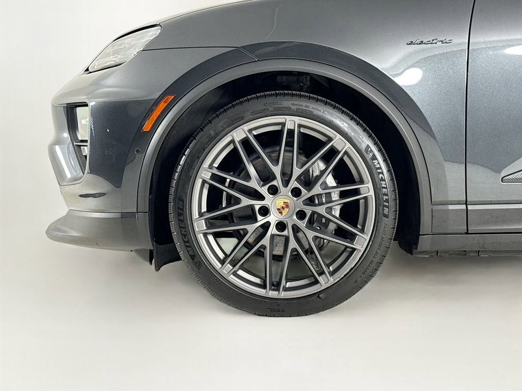 Used 2024 Porsche Macan 4 Electric AWD/4WD image 32