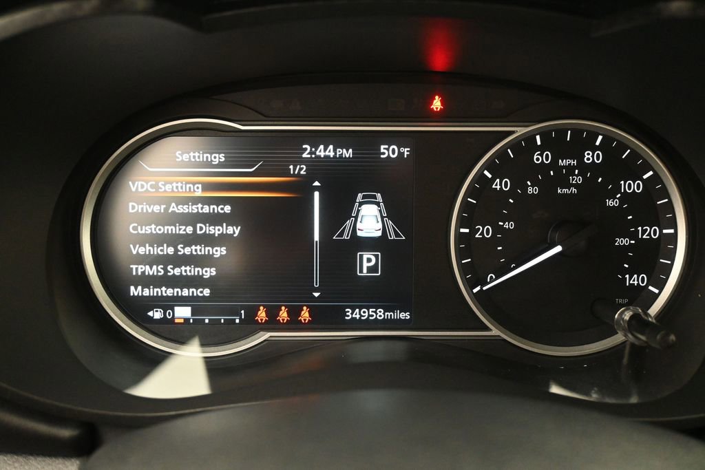 Used 2022 Nissan Versa SR w/ Convenience Package image 17