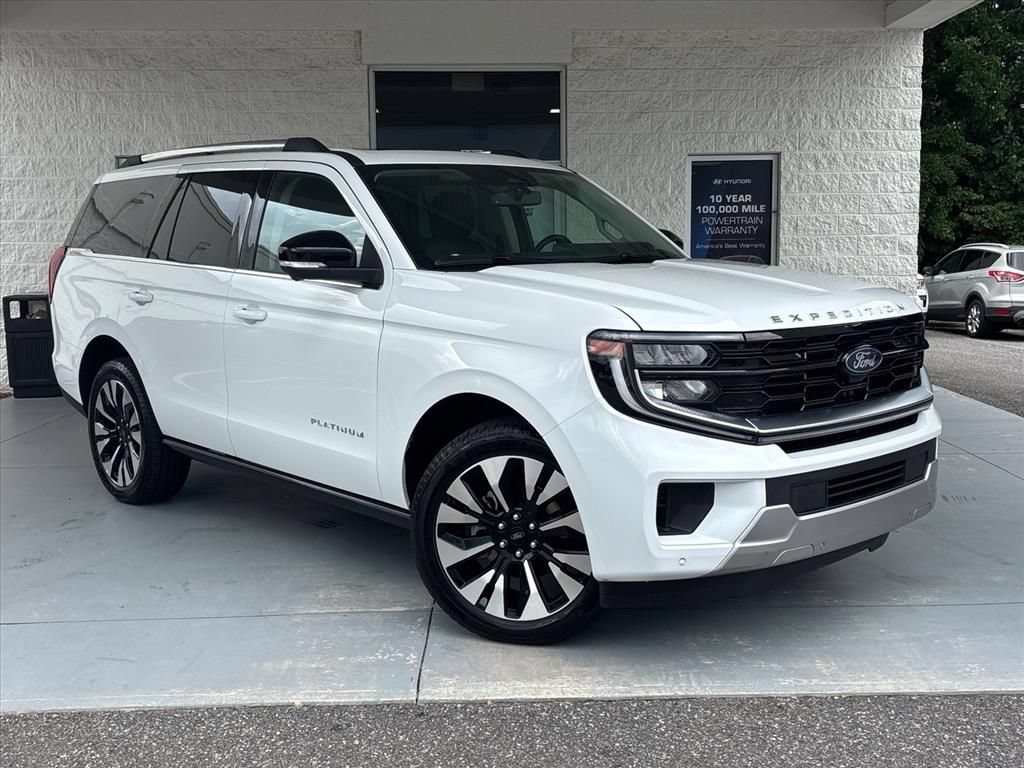 Used 2026 Ford Expedition Platinum w/ Driver's Package AWD/4WD image 1