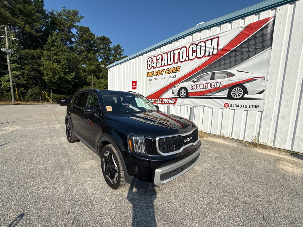 Used 2024 Kia Telluride EX w/ EX Captain's Chair Package FWD image 1