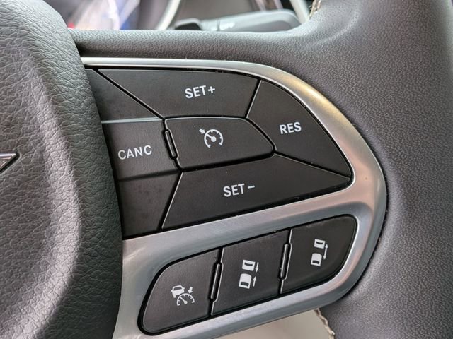 Used 2023 Chrysler Pacifica Touring-L image 19