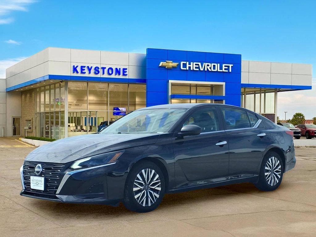 Used 2025 Nissan Altima 2.5 SV FWD image 3
