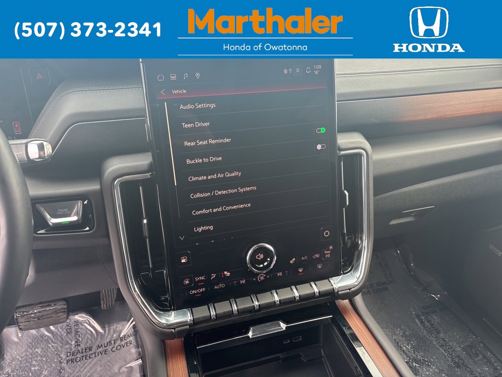 Used 2025 GMC Yukon XL Denali image 27