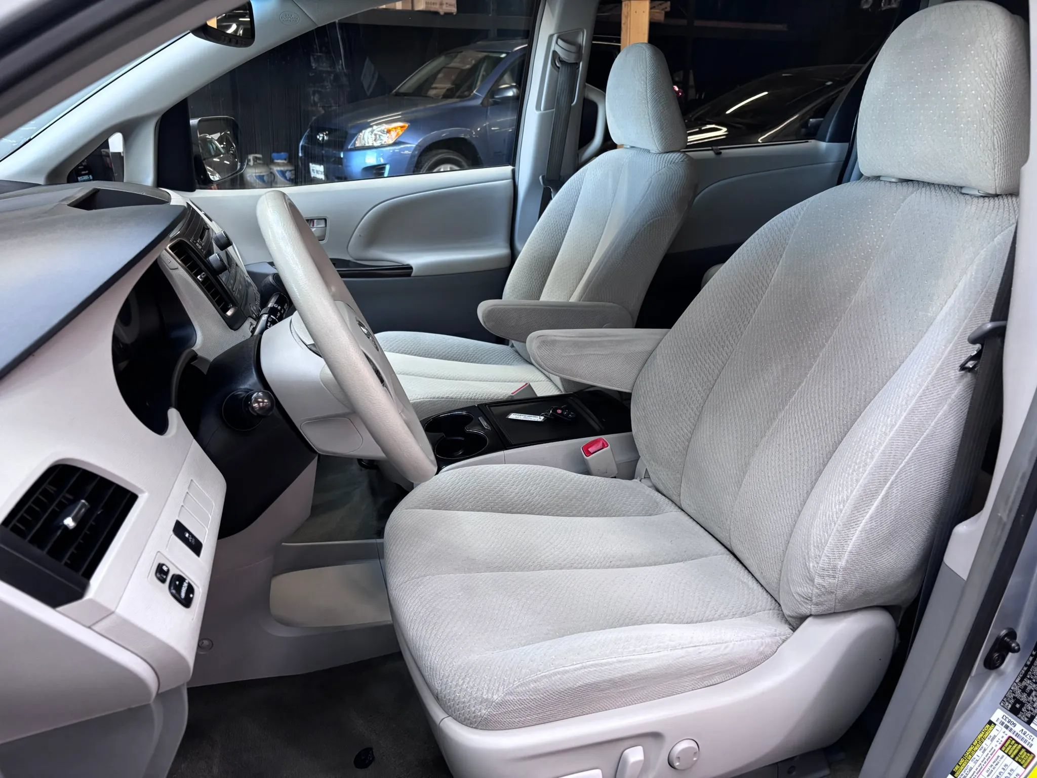 Used 2014 Toyota Sienna LE FWD image 8