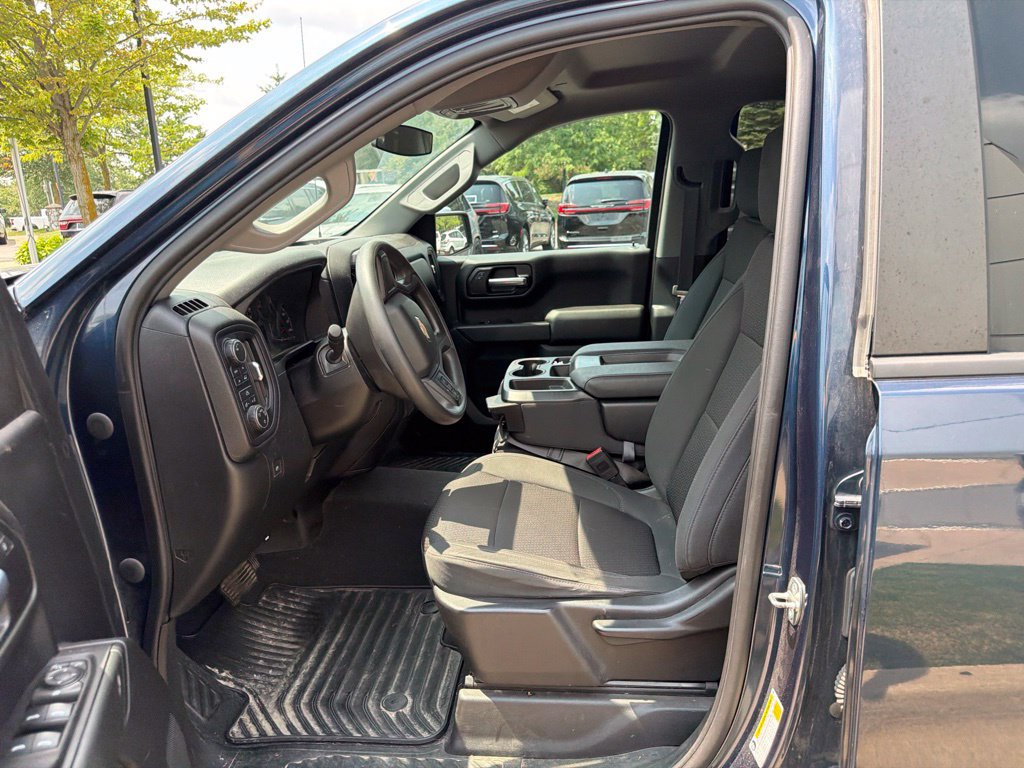 Used 2020 Chevrolet Silverado 1500 Custom w/ Custom Value Package AWD/4WD image 6