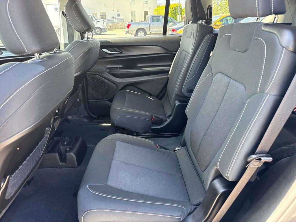 Used 2023 Jeep Grand Cherokee L Laredo AWD/4WD image 11