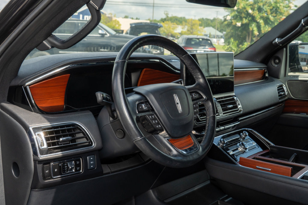 Used 2024 Lincoln Navigator Reserve AWD/4WD image 12