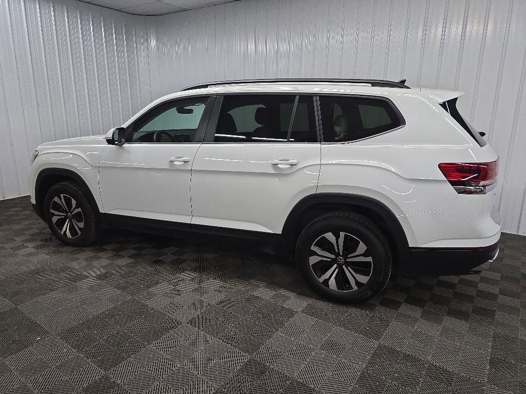 Used 2024 Volkswagen Atlas SE AWD/4WD image 4