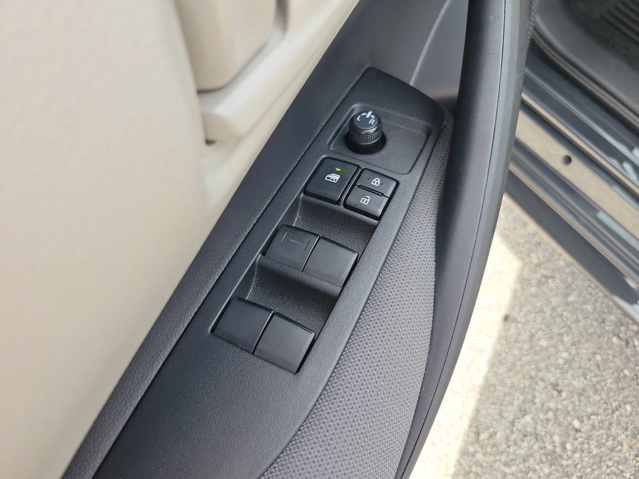 Used 2025 Toyota Corolla LE FWD image 14
