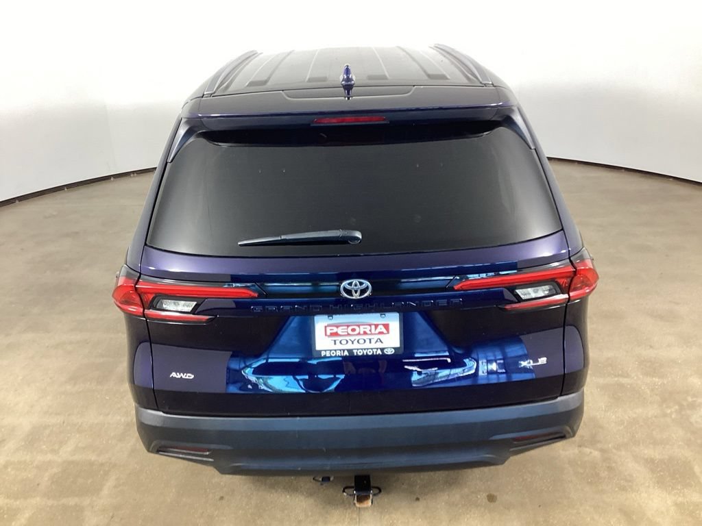 Used 2024 Toyota Grand Highlander AWD image 11