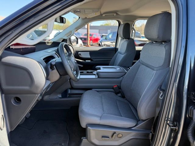 Used 2025 Ford Expedition Active image 13