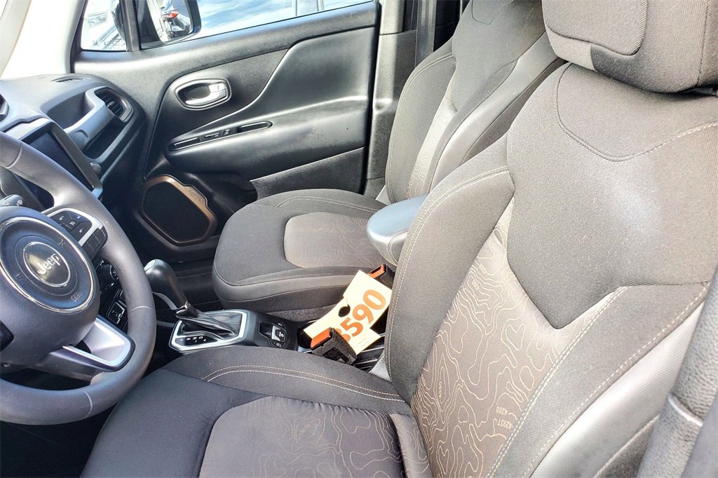 Used 2023 Jeep Renegade Latitude image 11