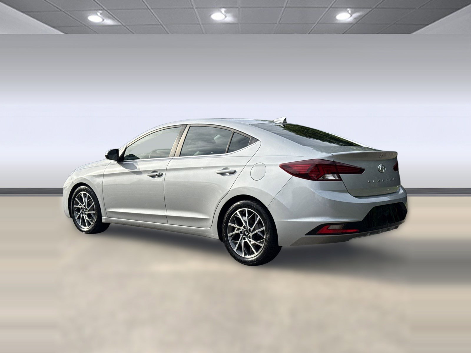 Used 2020 Hyundai Elantra Limited image 3