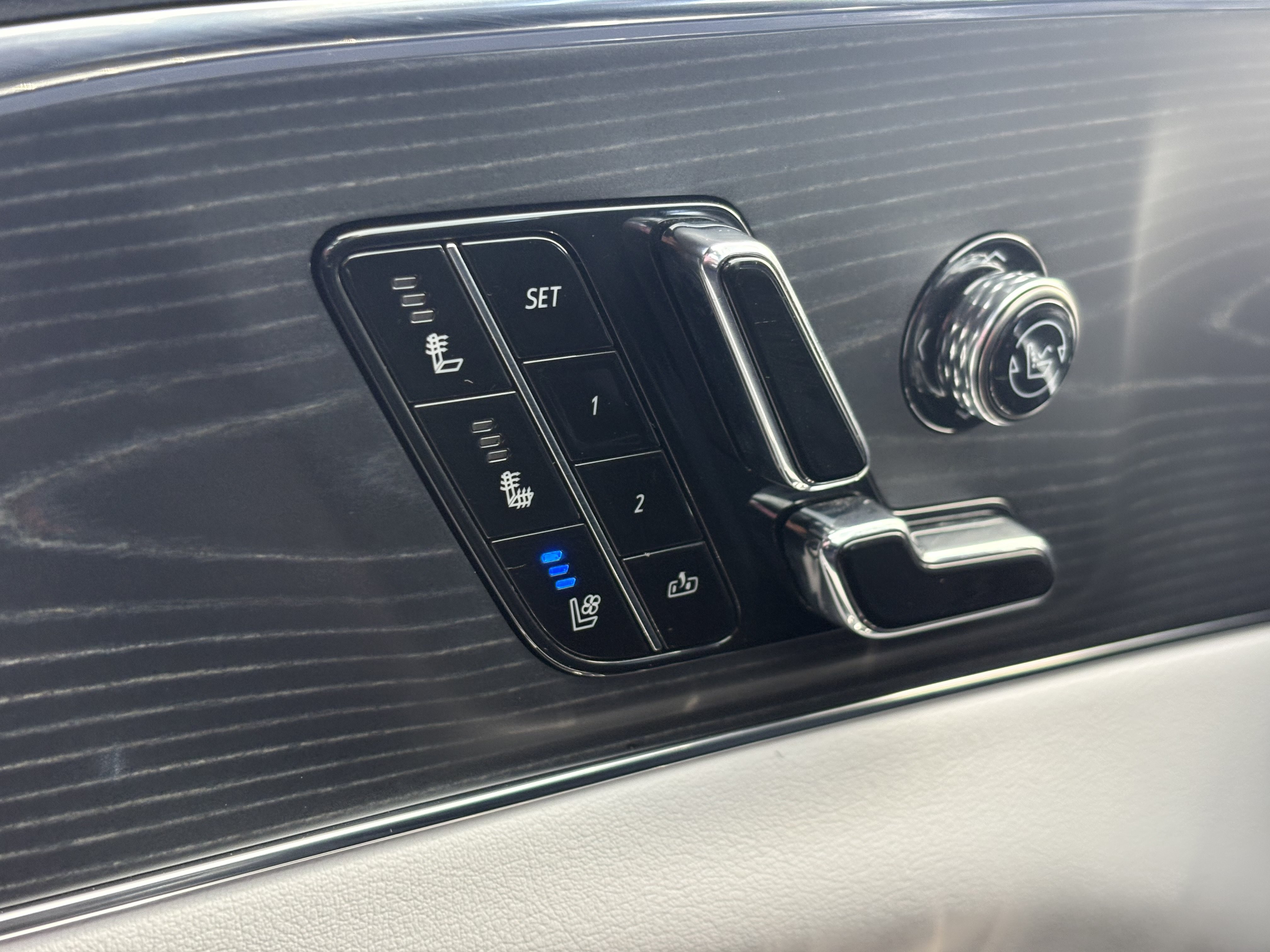 Certified 2024 Cadillac Lyriq Luxury RWD image 33