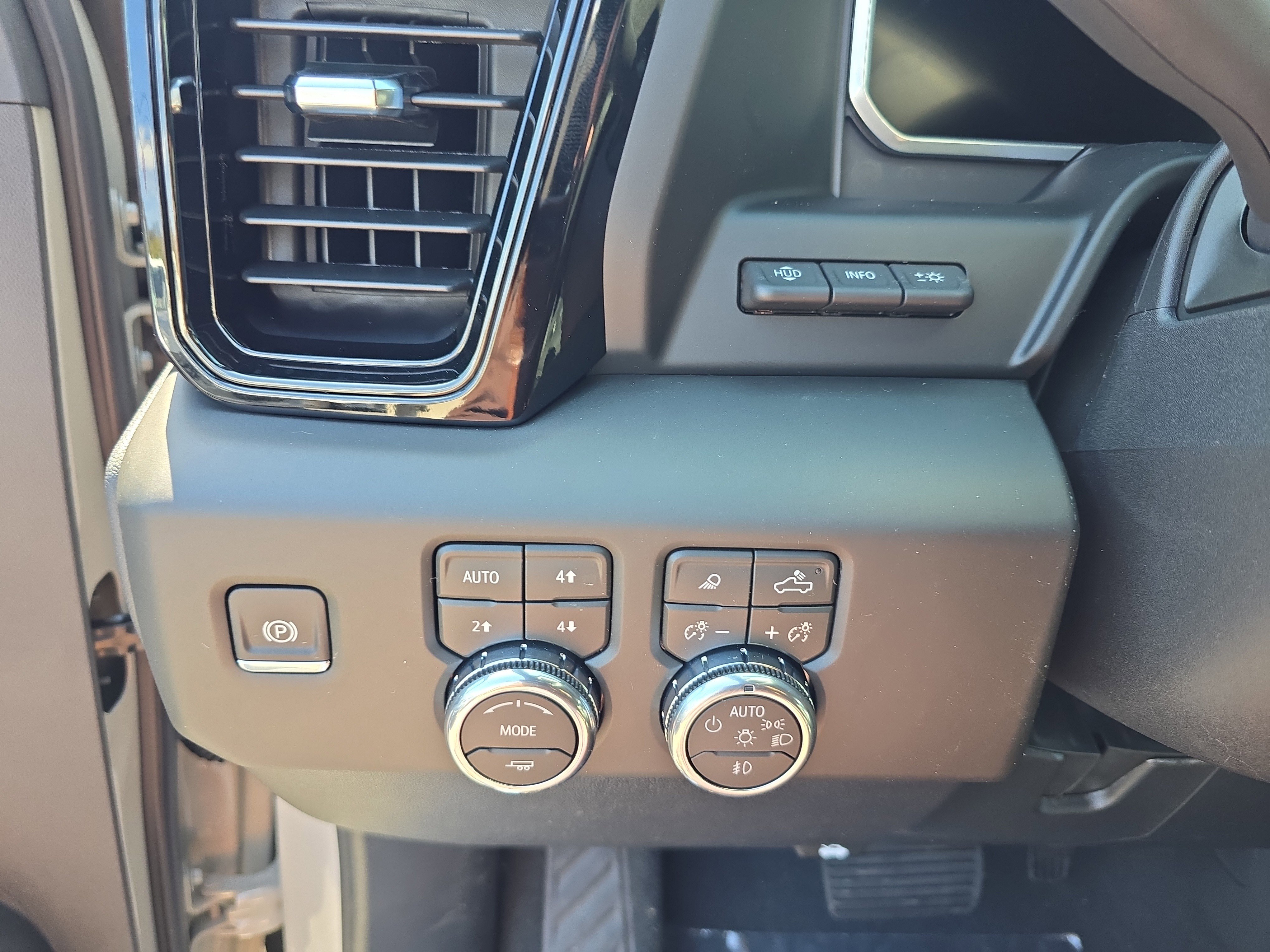 New 2026 GMC Sierra 2500 AT4X w/ LPO, Black Badging Package AWD/4WD image 13