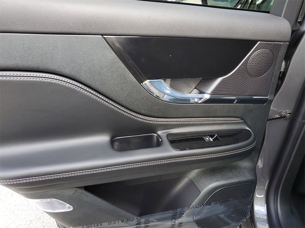 New 2026 Lincoln Corsair Premiere image 9