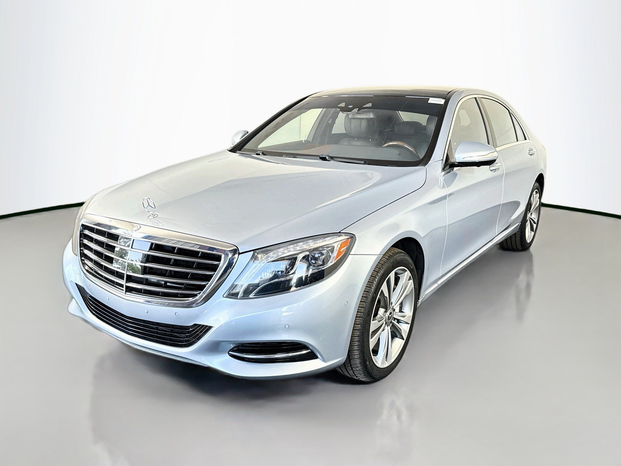 Used 2016 Mercedes-Benz S 550 4MATIC Sedan image 4