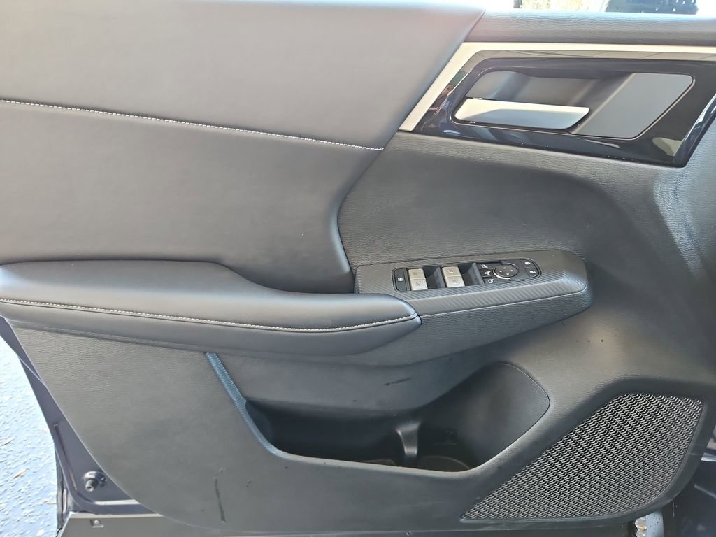 Used 2024 Mitsubishi Outlander SE image 27