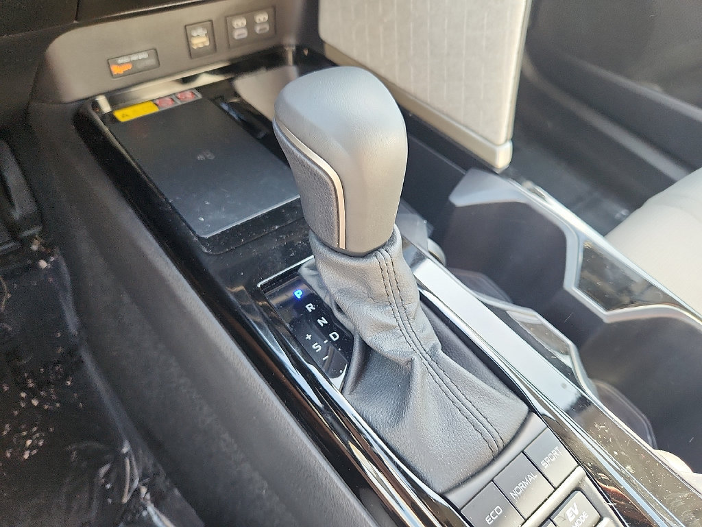 Certified 2025 Toyota Camry XLE w/ Premium Plus Package AWD/4WD image 17