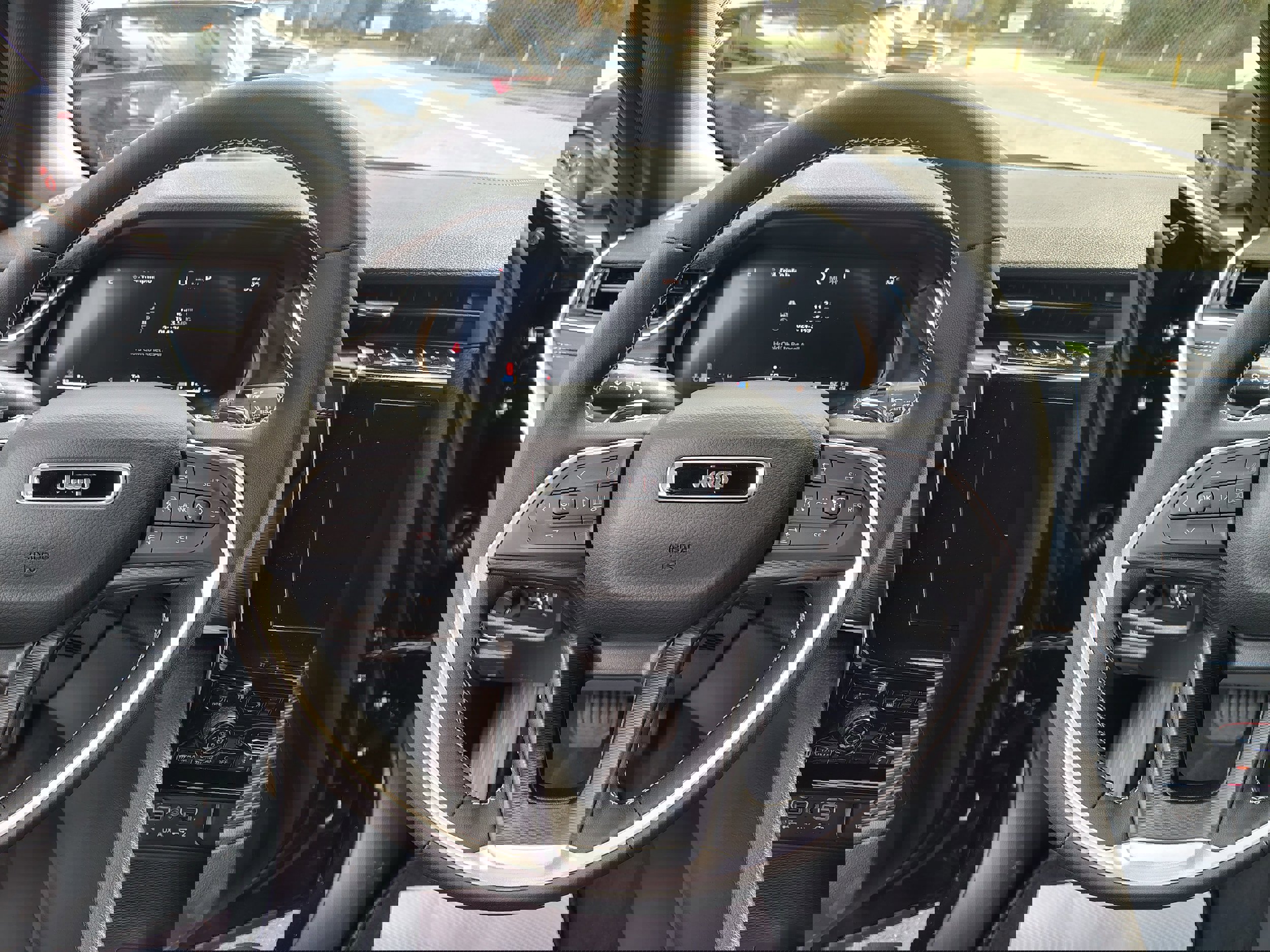 New 2025 Jeep Grand Cherokee Laredo X w/ Luxury Tech Group I image 31