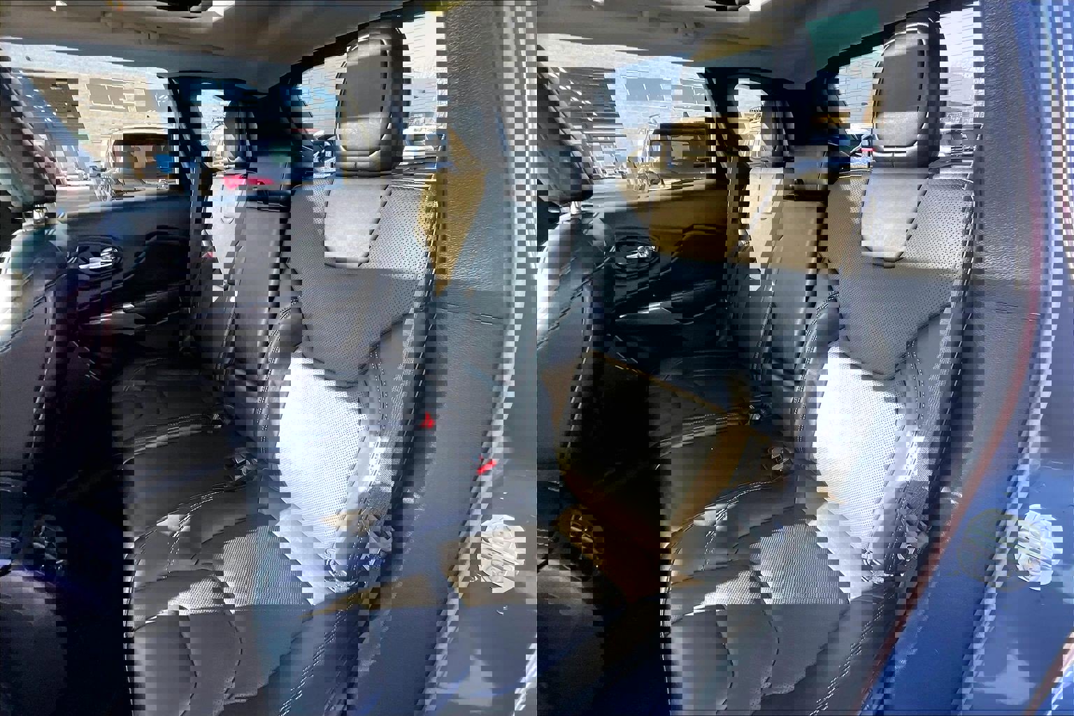 Used 2021 Jeep Cherokee Limited image 22