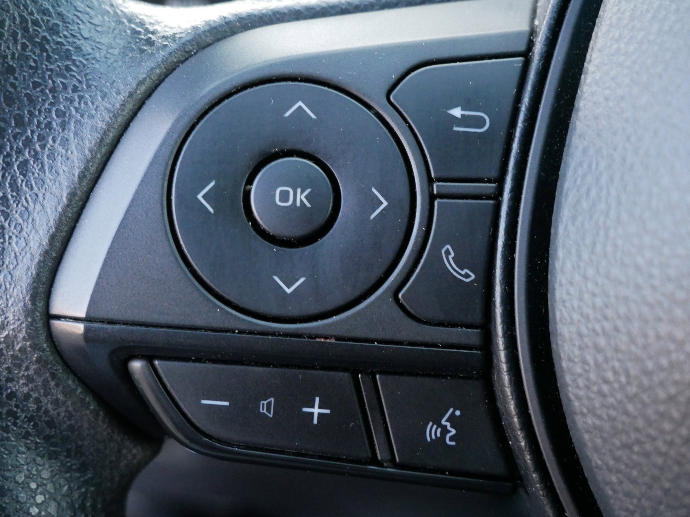 Used 2025 Toyota RAV4 XLE image 27