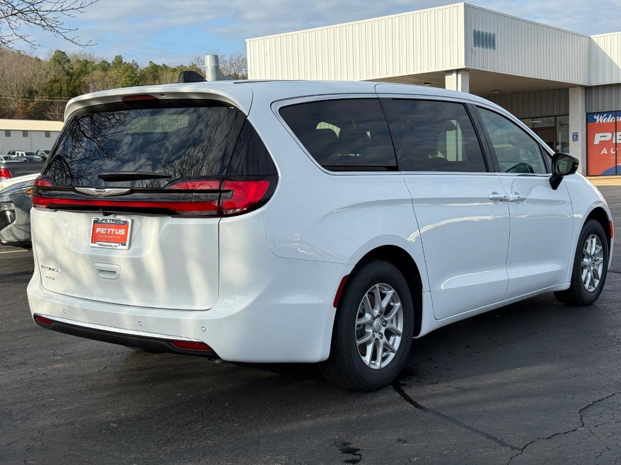 New 2026 Chrysler Pacifica Select FWD image 4