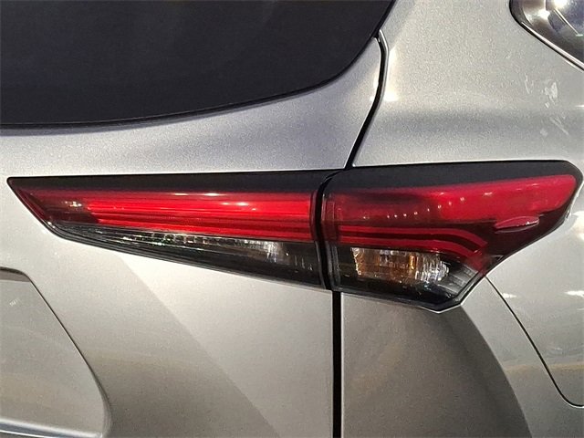 Certified 2024 Toyota Highlander XLE image 16