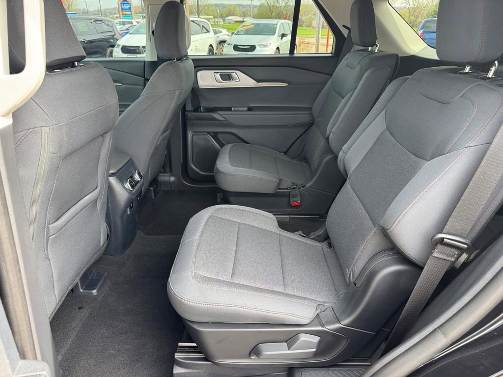 Used 2025 Ford Explorer Active image 10