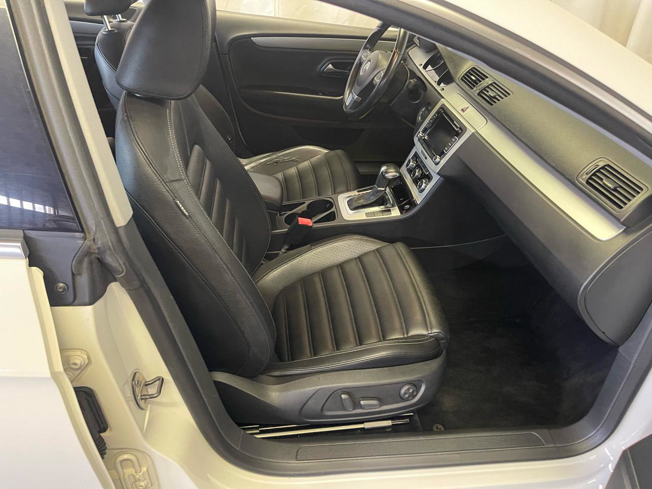 Used 2010 Volkswagen CC Sport FWD image 12