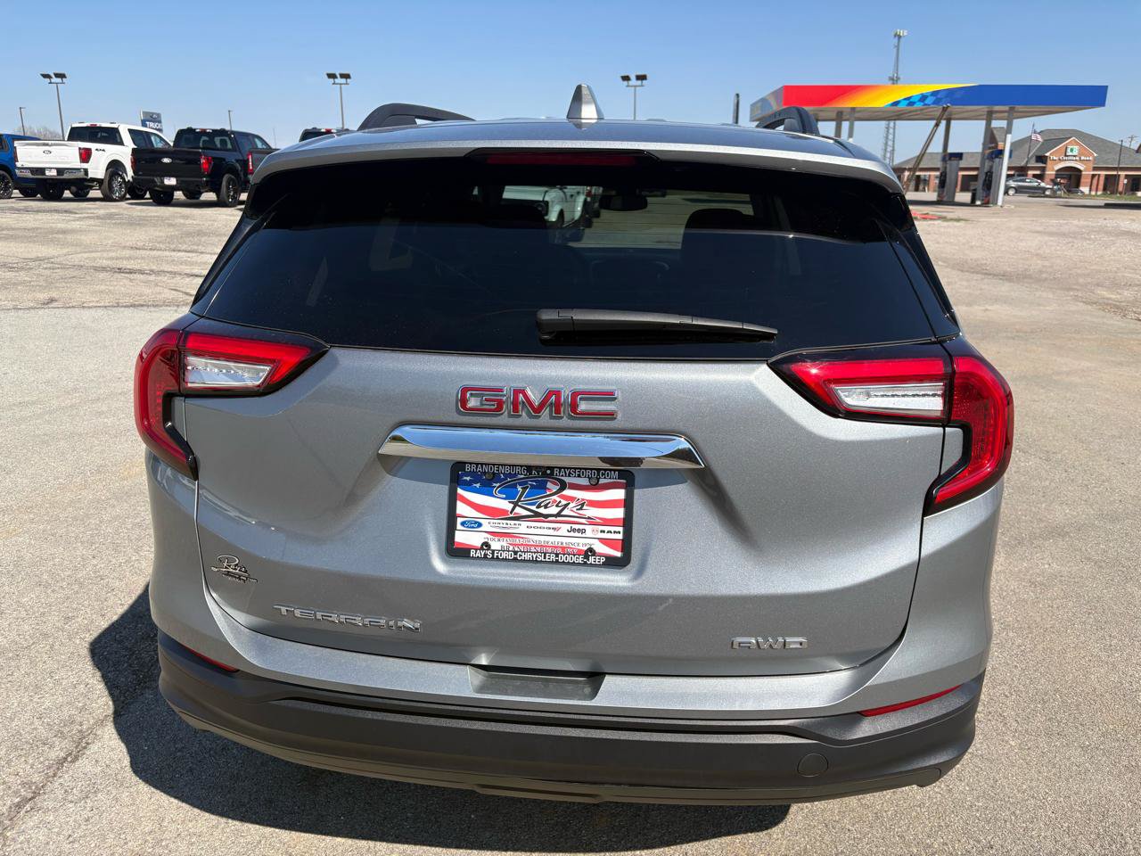 Used 2024 GMC Terrain SLE w/ Driver Convenience Package AWD/4WD image 4