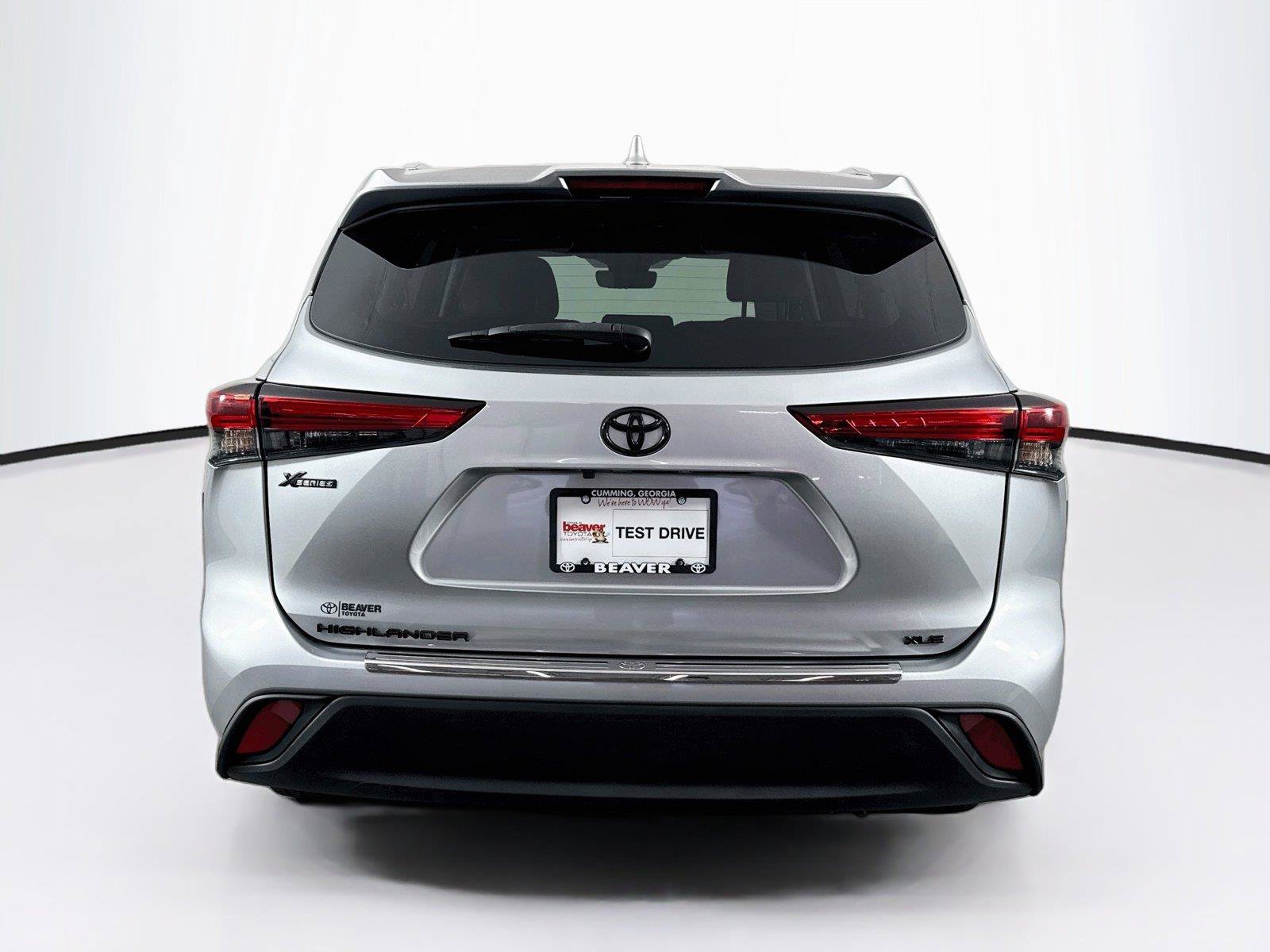 Used 2023 Toyota Highlander XLE FWD image 12