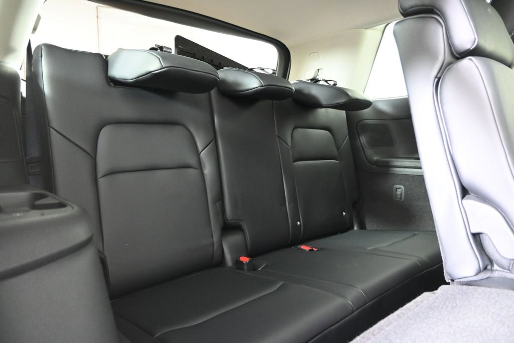 Used 2024 Nissan Pathfinder Platinum w/ Black Appearance Package AWD/4WD image 17