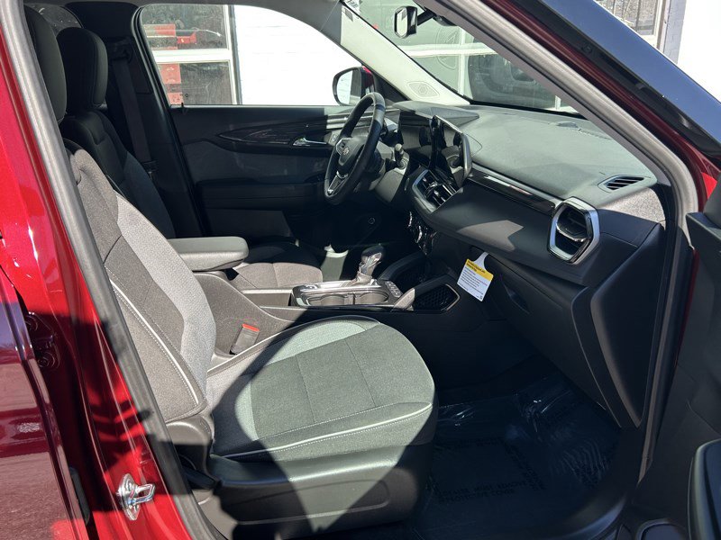 Used 2025 Chevrolet TrailBlazer LT w/ Convenience Package AWD/4WD image 8