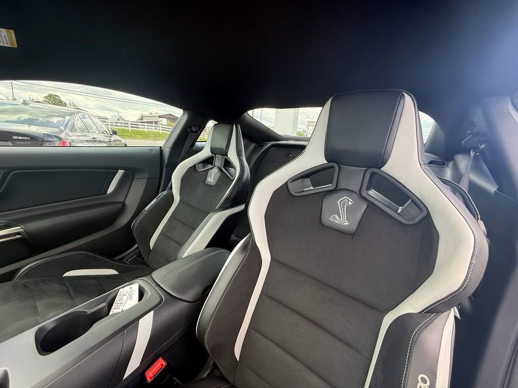 Used 2022 Ford Mustang Shelby GT500 w/ Carbon Fiber Track Pack image 13
