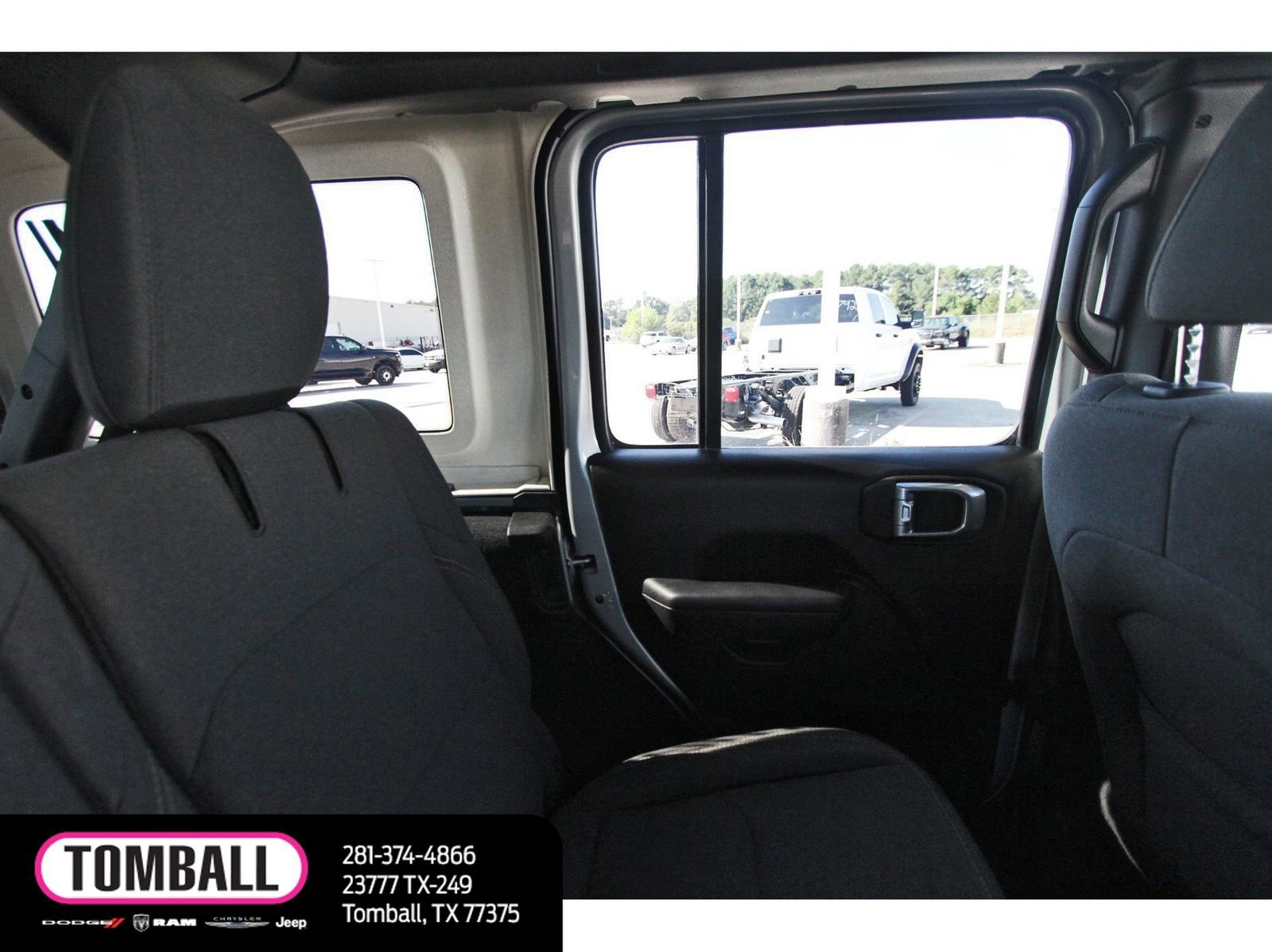 Used 2024 Jeep Wrangler Unlimited image 12