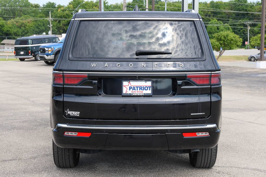 Used 2024 Jeep Wagoneer Series III AWD/4WD image 4
